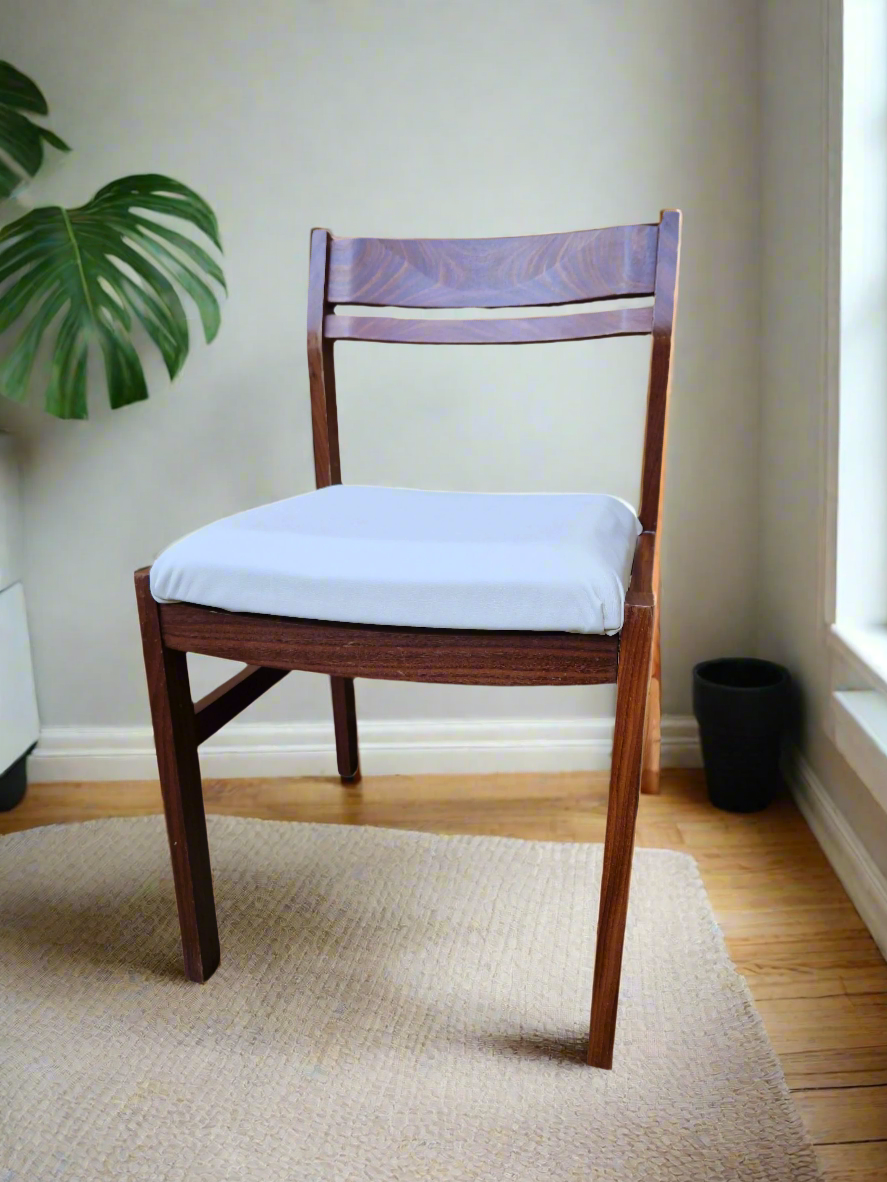 'Wecker' Solid Oakwood Chair