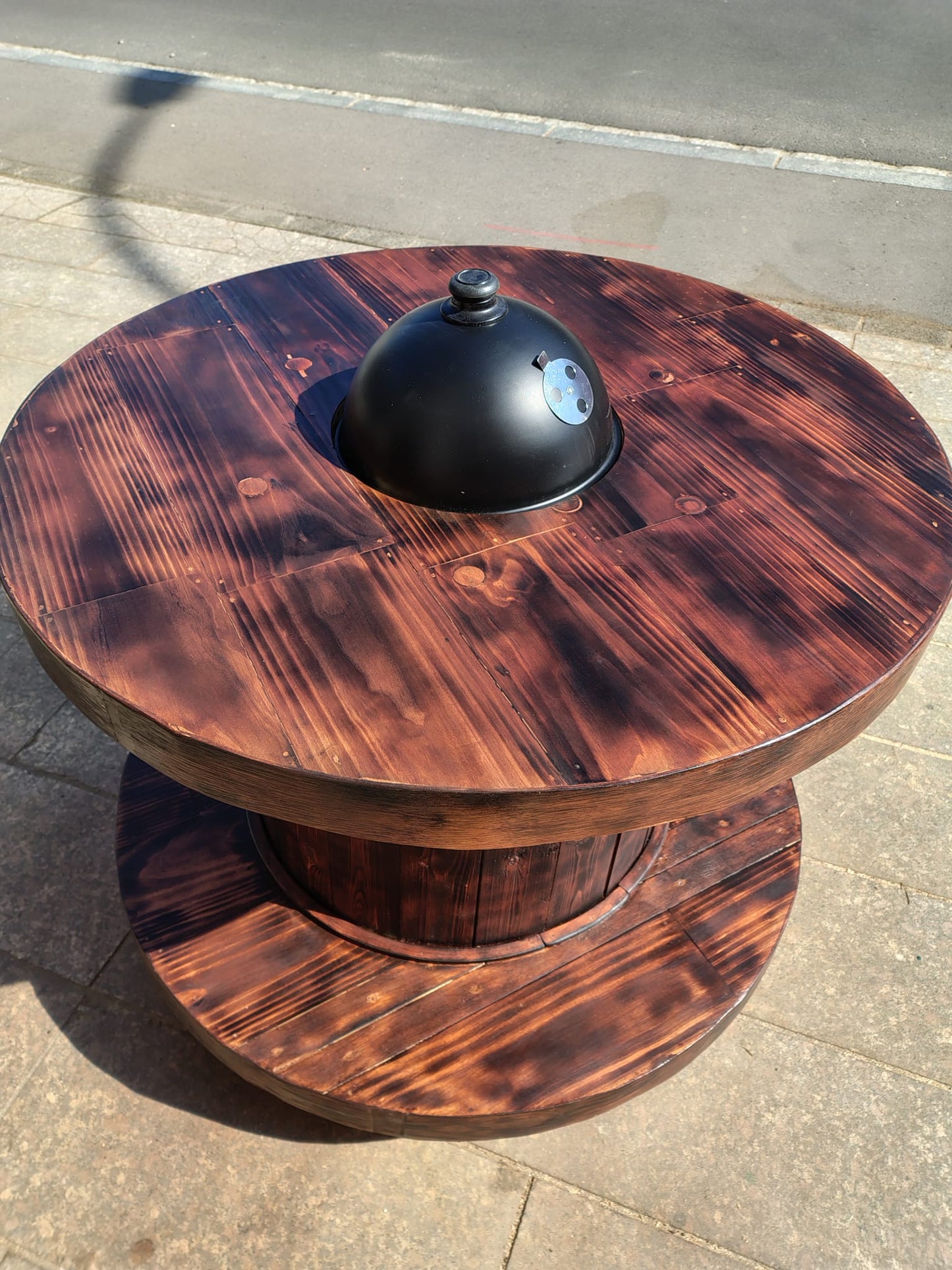 "Kettenbach" - Patio Garden Table with BBQ Grille