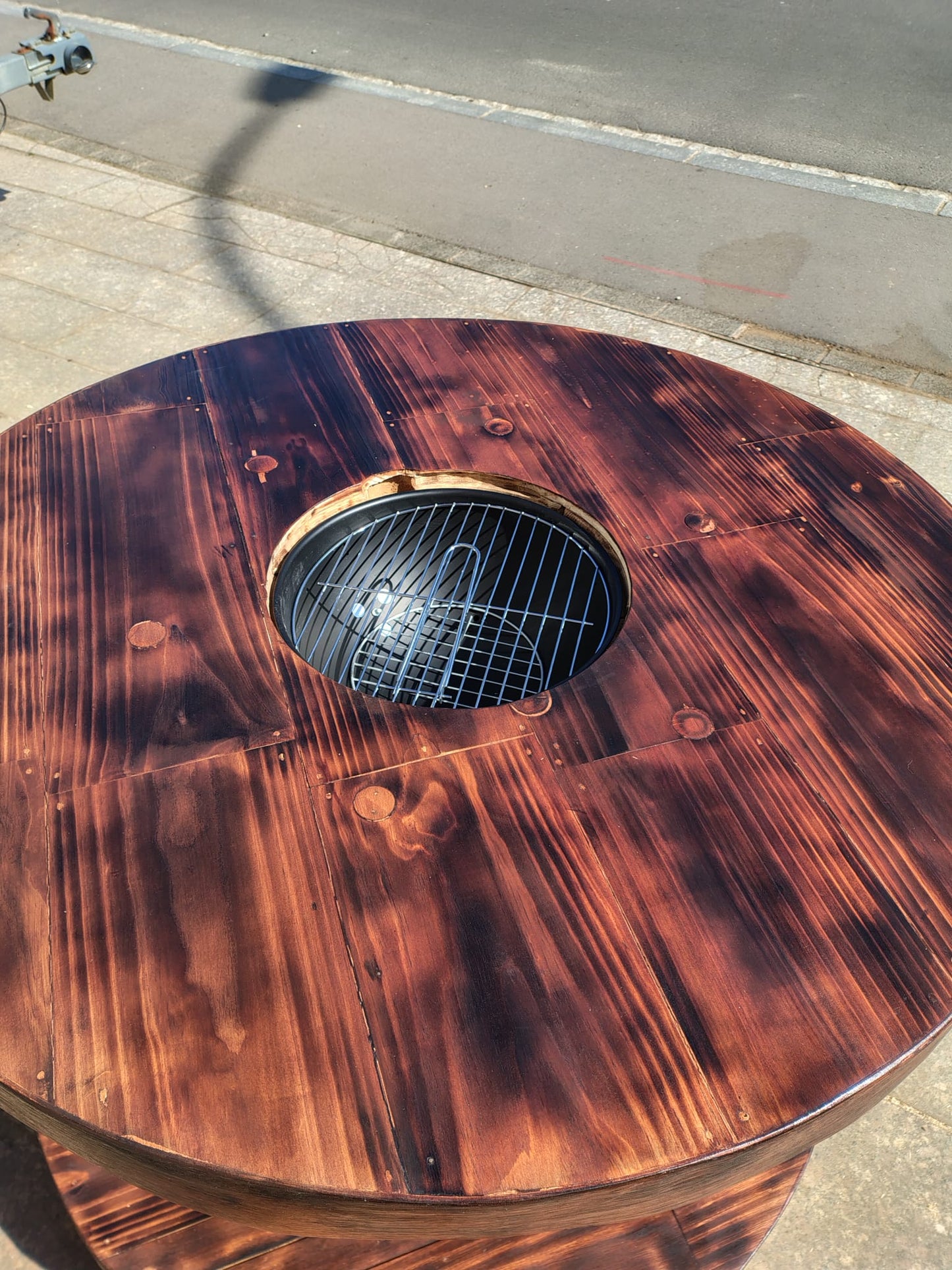 "Kettenbach" - Patio Garden Table with BBQ Grille