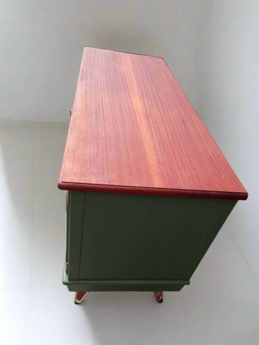 'Schrëndelr' Commode