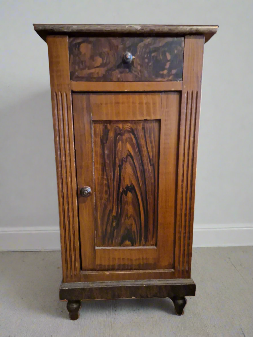 'Altrier' - Solid Oakwood Bedside Table