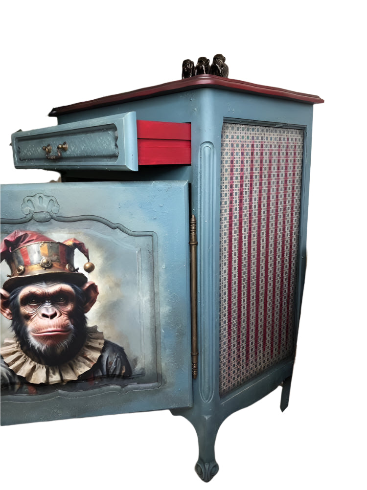 'The King's Fool' - Oakwood Commode