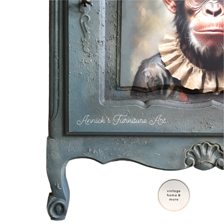 'The King's Fool' - Oakwood Commode