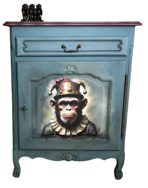 'The King's Fool' - Oakwood Commode