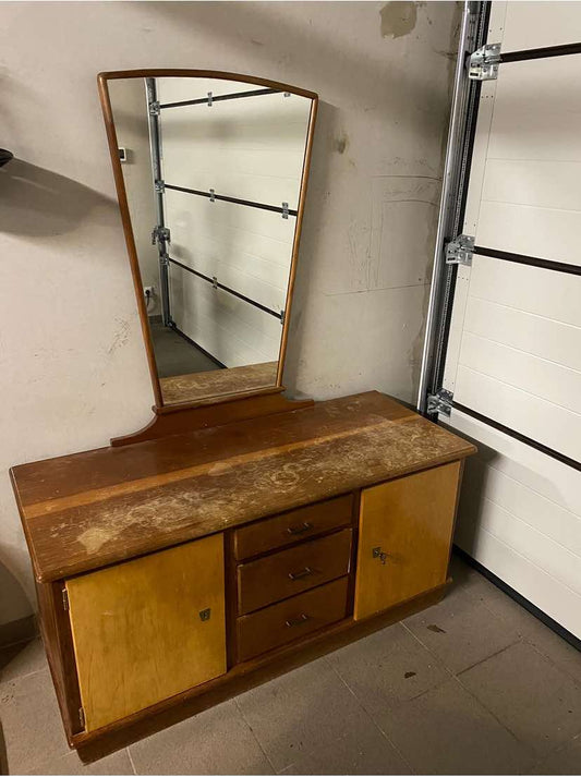 'Schrëndelr' Commode